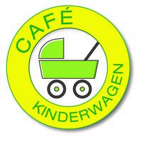 "Logo Caf� Kinderwagen: stilisierter gr�ner Kinderwagen im wei�en Kreis, umgeben von gelbem Ring mit gr�nem Schriftzug ,CAF� KINDERWAGEN'"
