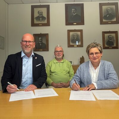 Unterzeichnung  Nutzungsvereinbarung - Dorfgemeinschaft Hedem