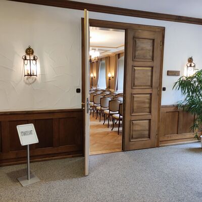 Eingang zum Trauzimmer/ Vortragssaal im Haus des Gastes