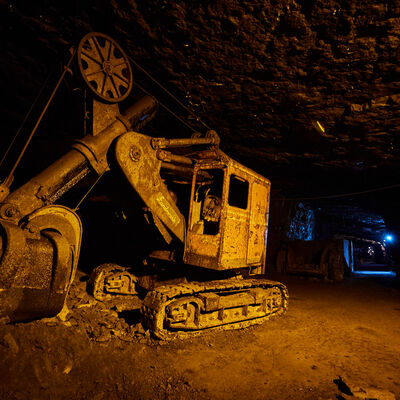 BesucherBergwerk (50)_Bagger im Bergwerk