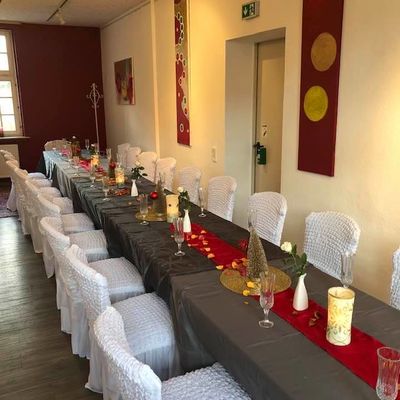 1.02a_Mehdis Kulturzentrum_va-raum_festliche tafel