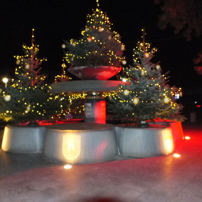 Stadtbrunnen zum Weihnachtsmarkt