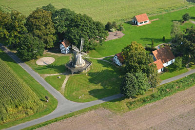 Drohnenaufnahme von der Holl�nderm�hle Destel