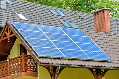 solar-panels-photo mix_Pixabay
