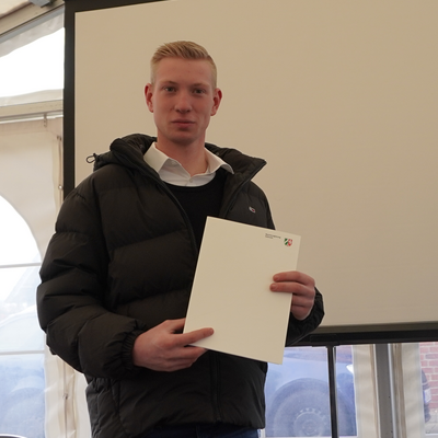 Einweihung Kobl - Lukas Mohme mit dem Bescheid