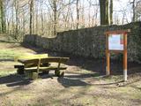 Die Stadt Preu�isch Oldendorf und der Verein zur Erhaltung der Burgruine Limberg wirken auch an der touristischen Erschlie�ung der Burganlage und der Region durch Aufstellung von Hinweistafeln mit.