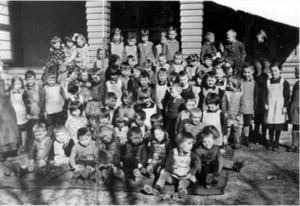 Kindergarten Kapitelstra�e Gruppenfoto um 1930