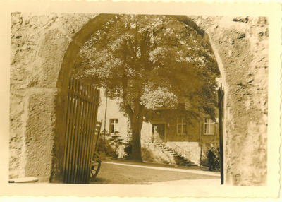 Einfahrt zum Burgmannshof am Markt, um 1930.